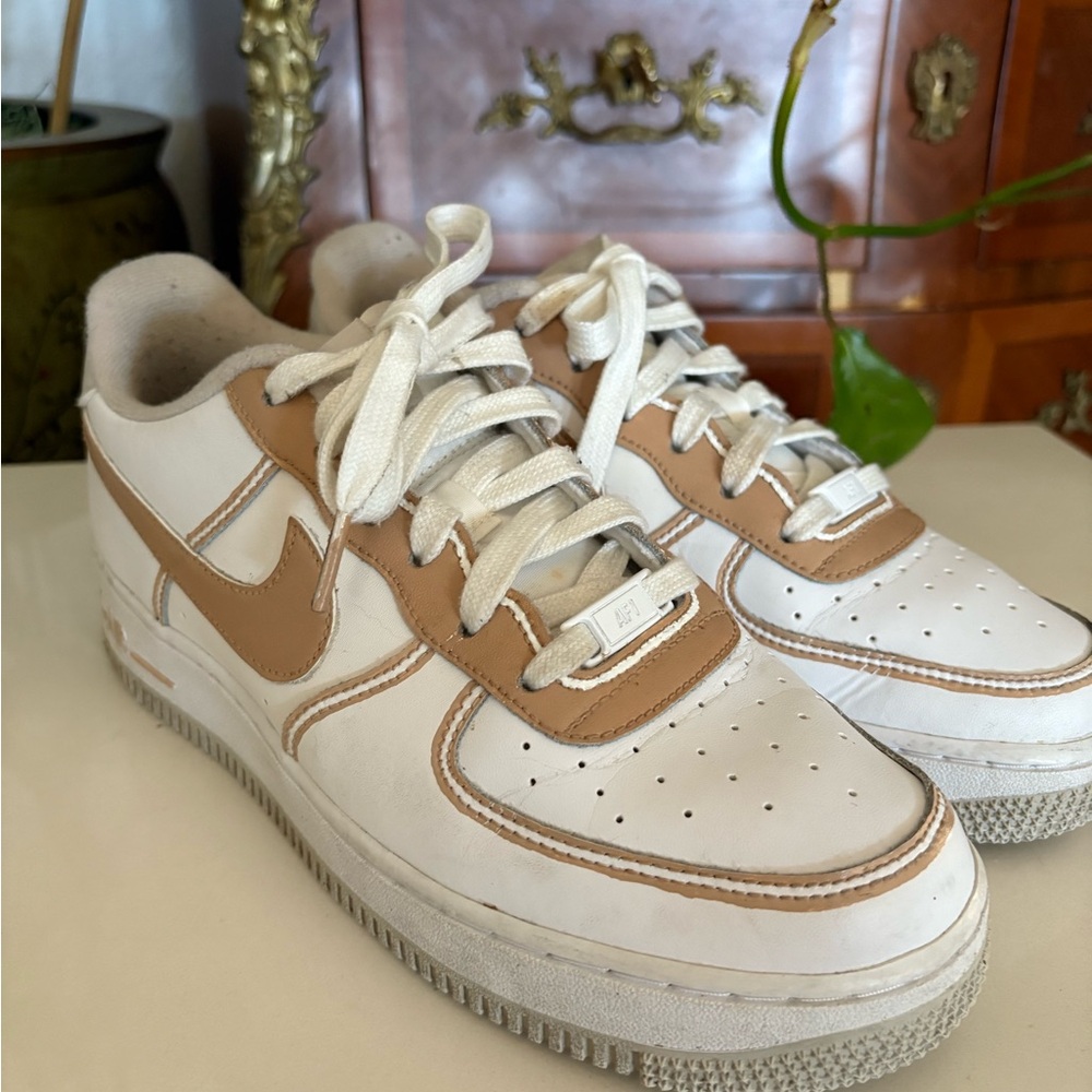 Nike Air Force 1 Low White & Tan Sneakers Women’s Size 9 (EU 39)